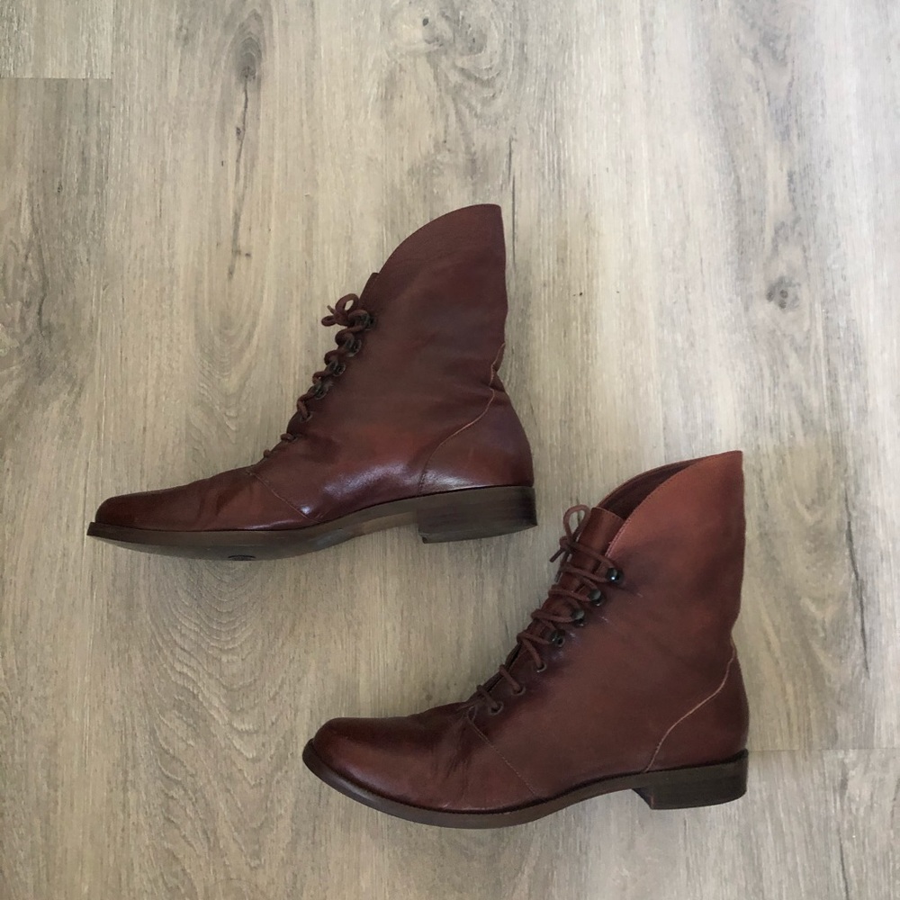 **SOLD**Nine West Vintage 80s Lace up booties